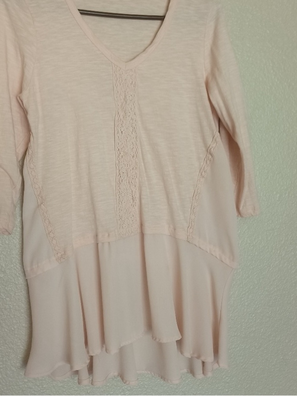 Women’s Pale Pink V-Neck Lace-Trim High-Low Top